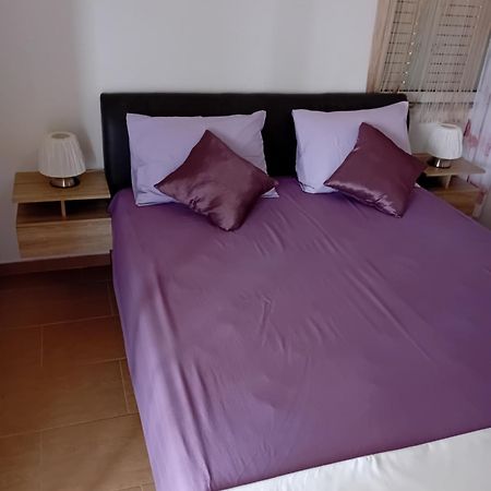 Apatmani Peternel Apartment Vir Luaran gambar