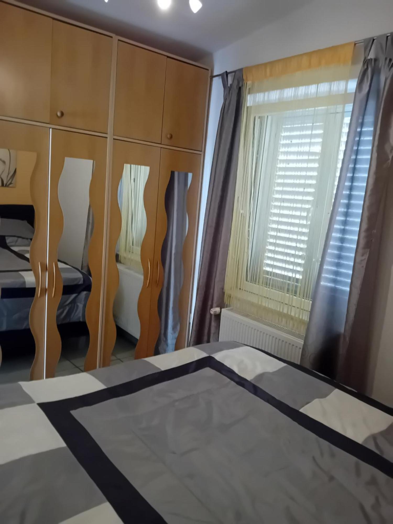 Apatmani Peternel Apartment Vir Luaran gambar