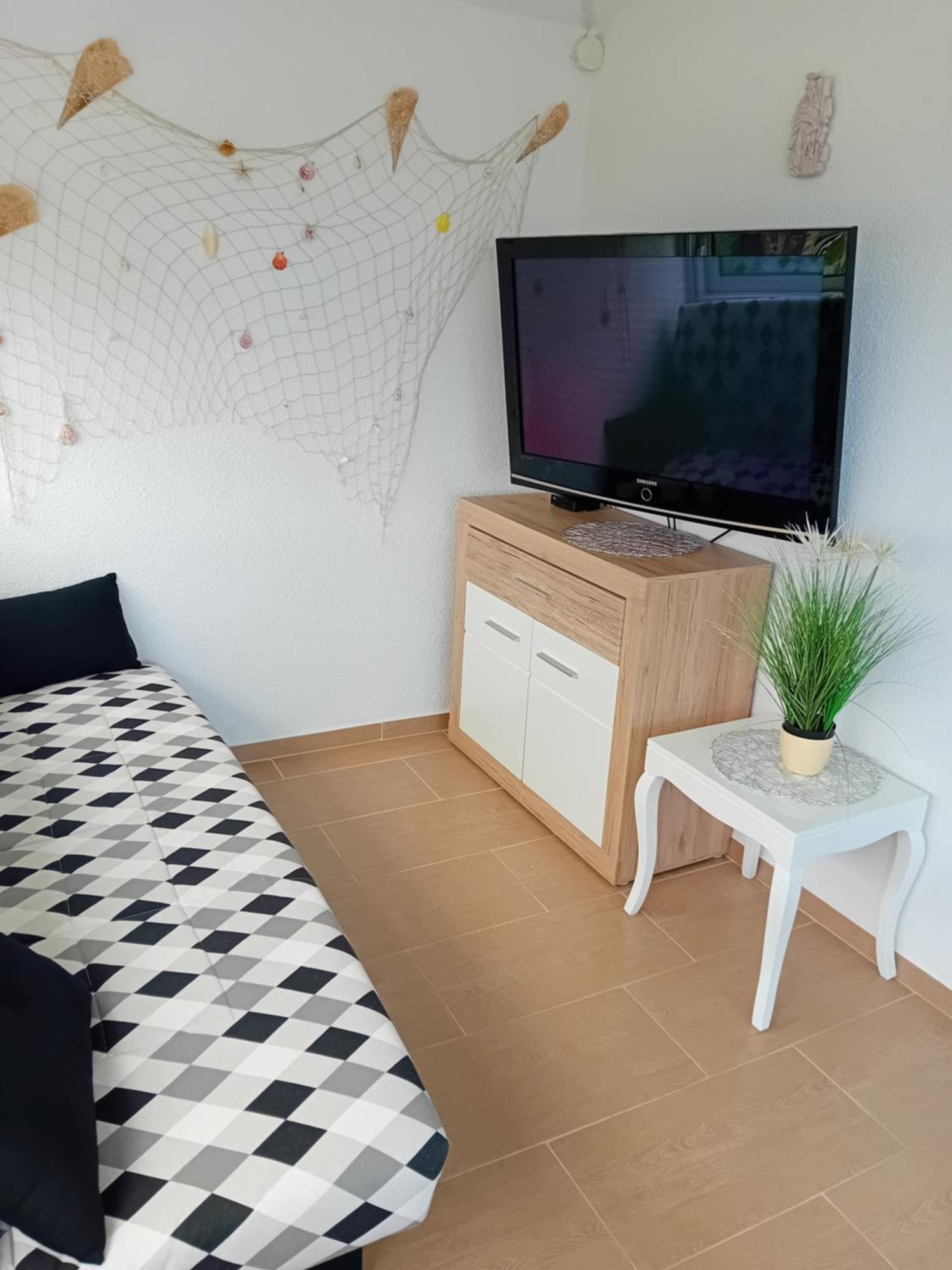 Apatmani Peternel Apartment Vir Luaran gambar