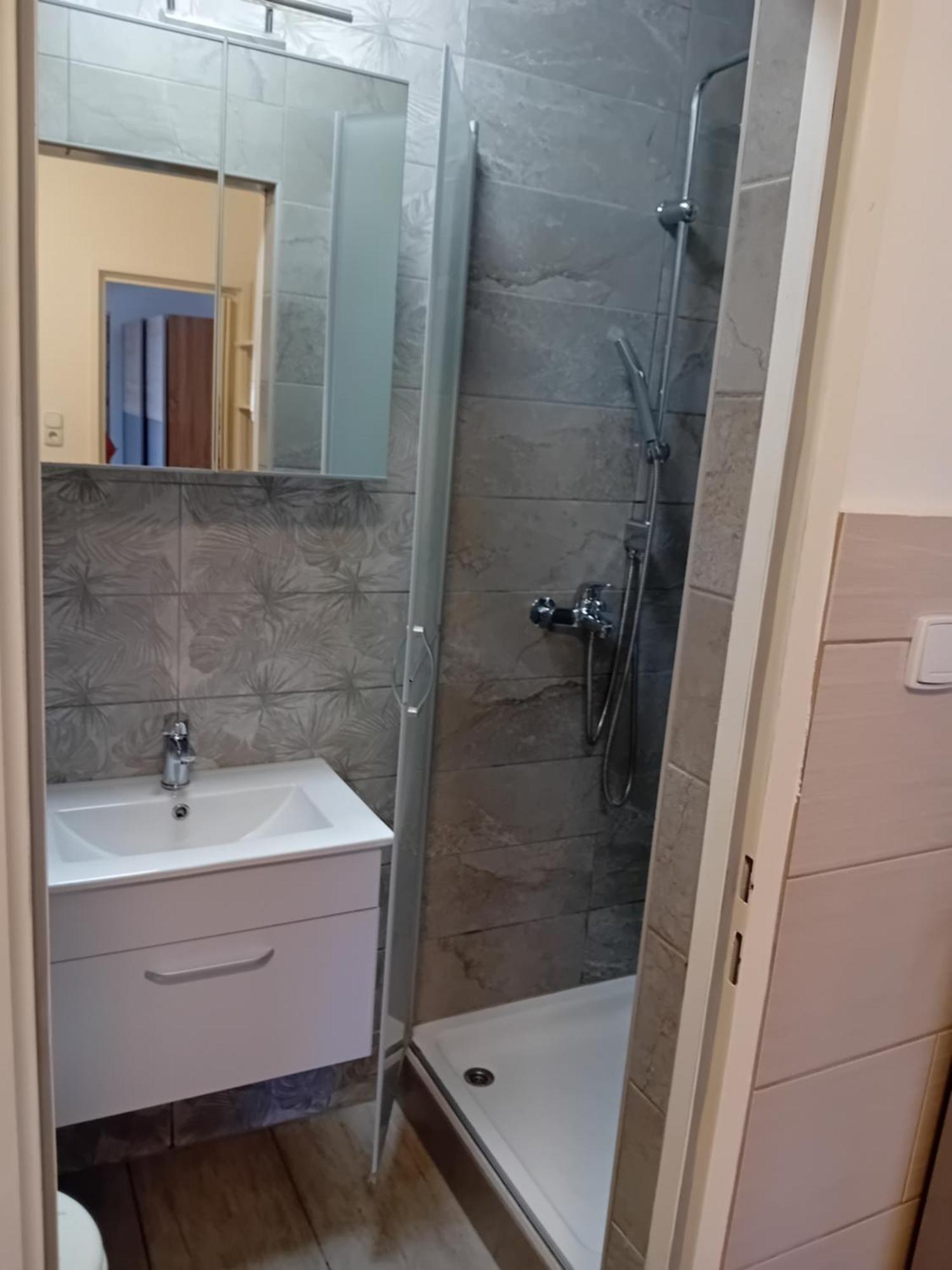 Apatmani Peternel Apartment Vir Luaran gambar