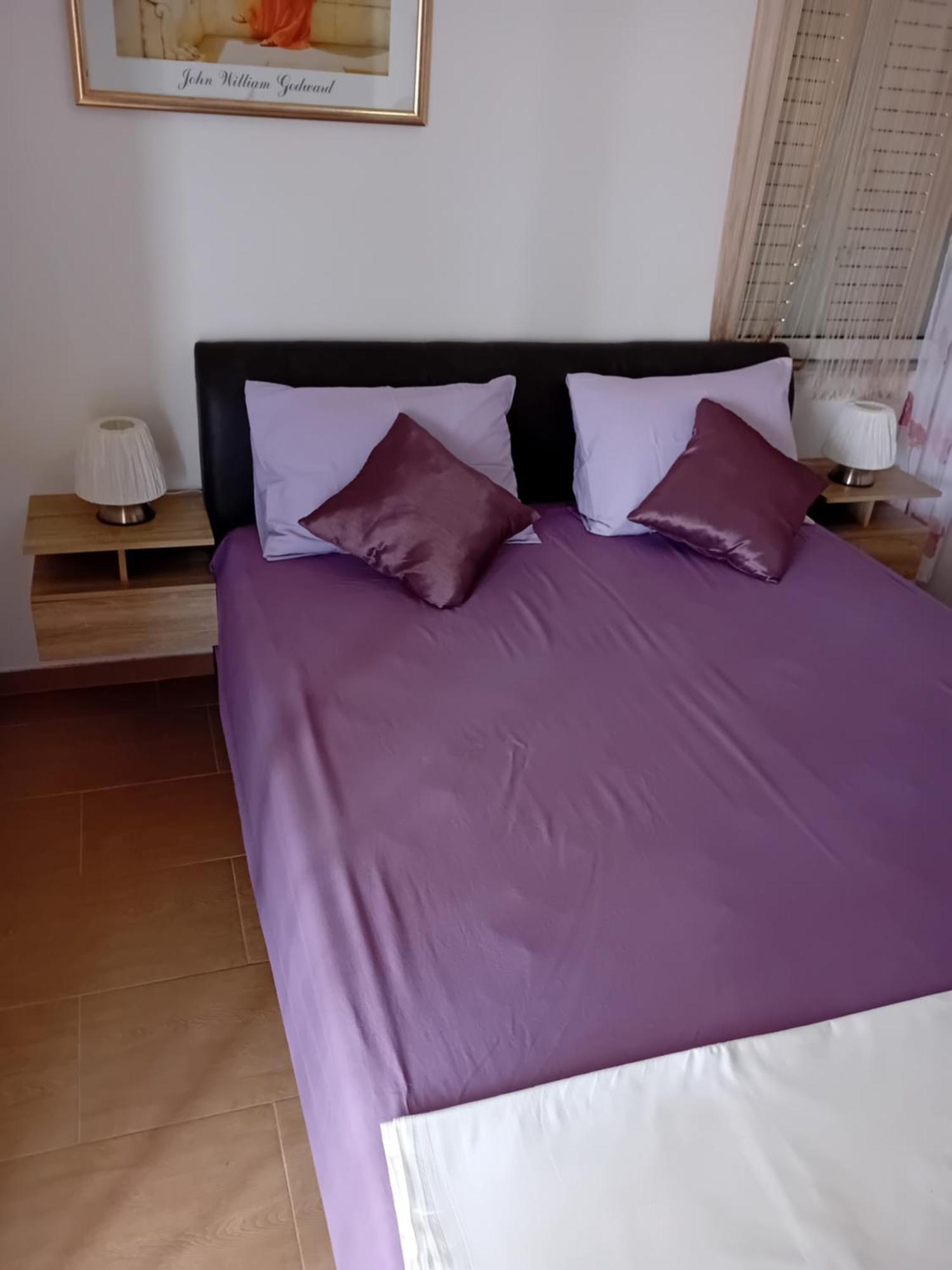 Apatmani Peternel Apartment Vir Luaran gambar