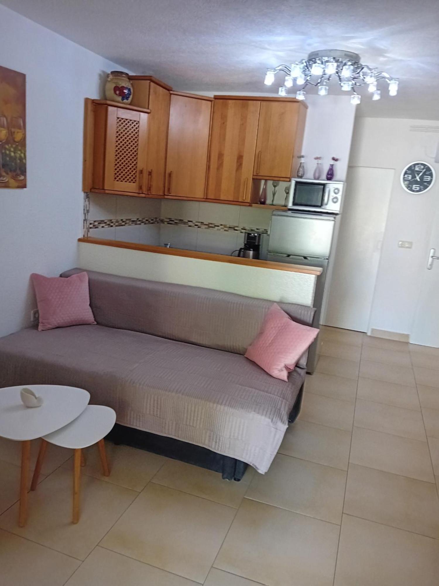 Apatmani Peternel Apartment Vir Luaran gambar