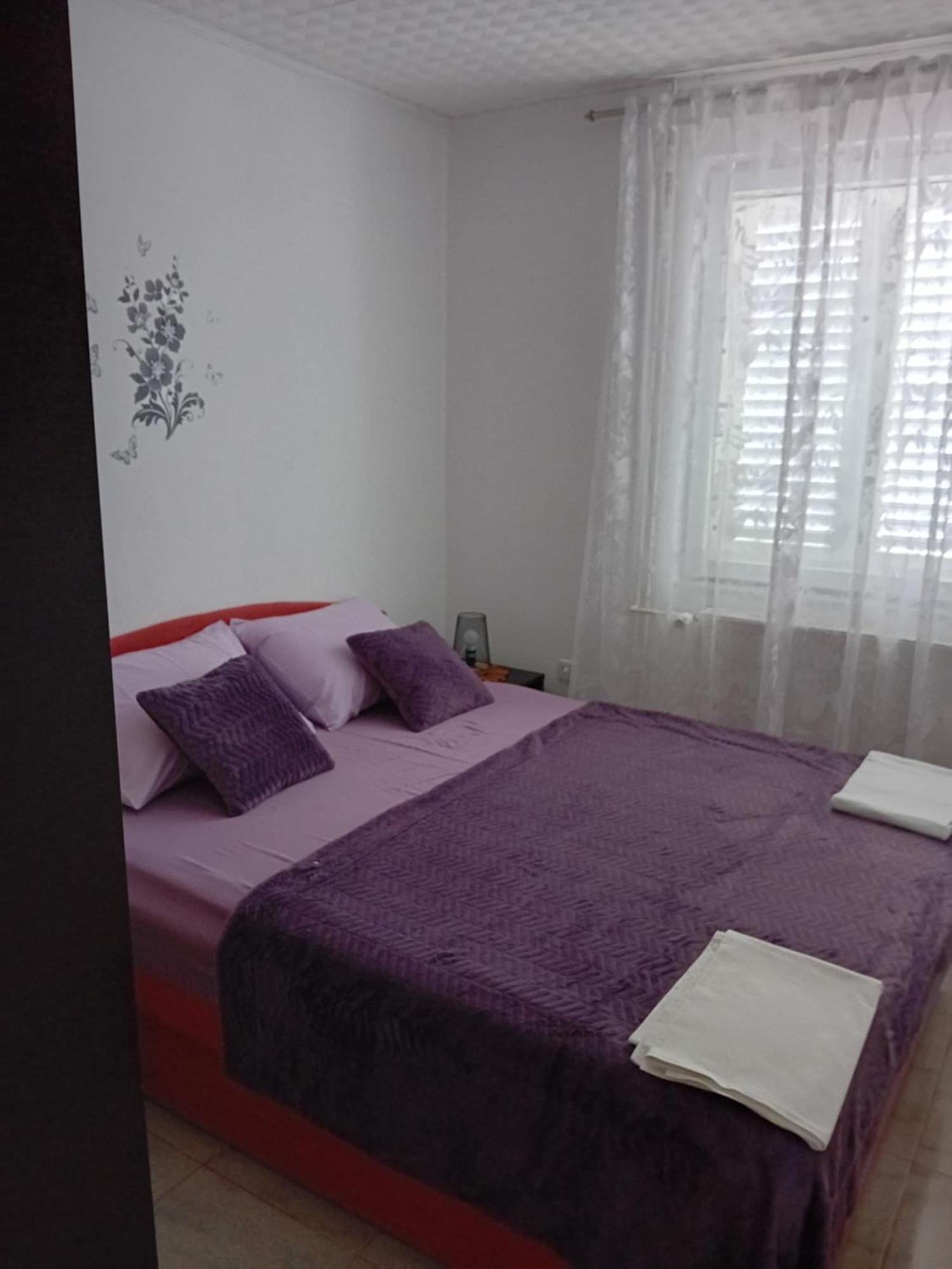 Apatmani Peternel Apartment Vir Luaran gambar