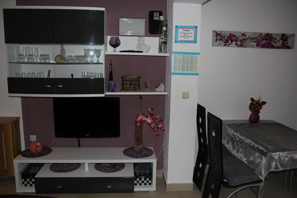Apatmani Peternel Apartment Vir Luaran gambar