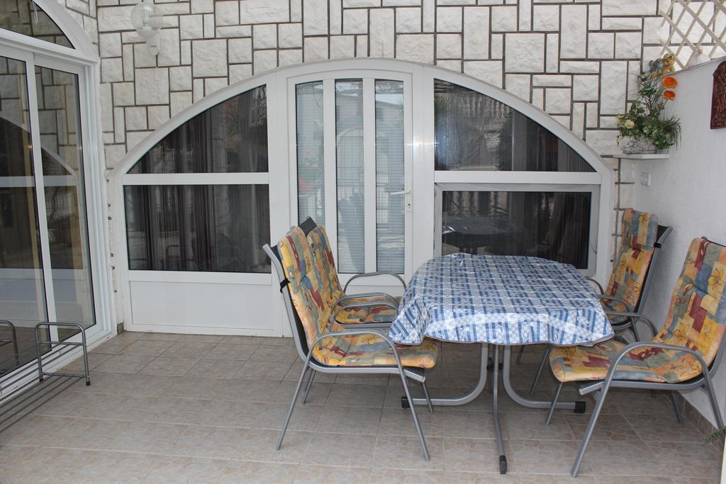 Apatmani Peternel Apartment Vir Luaran gambar
