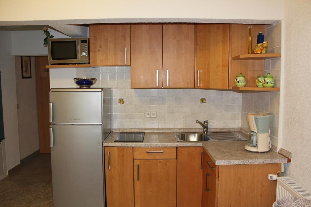 Apatmani Peternel Apartment Vir Luaran gambar
