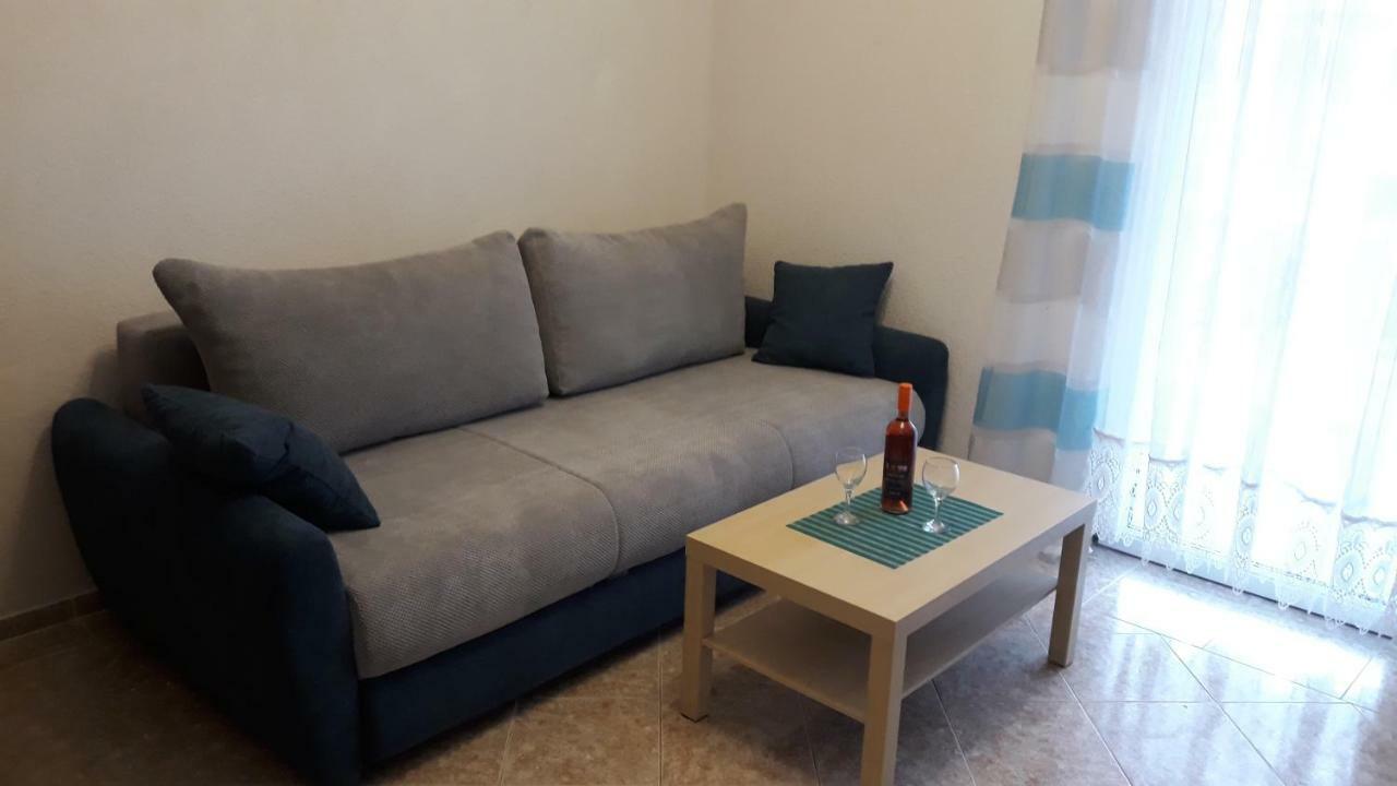 Apatmani Peternel Apartment Vir Luaran gambar