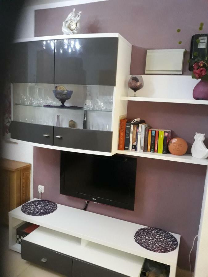 Apatmani Peternel Apartment Vir Luaran gambar